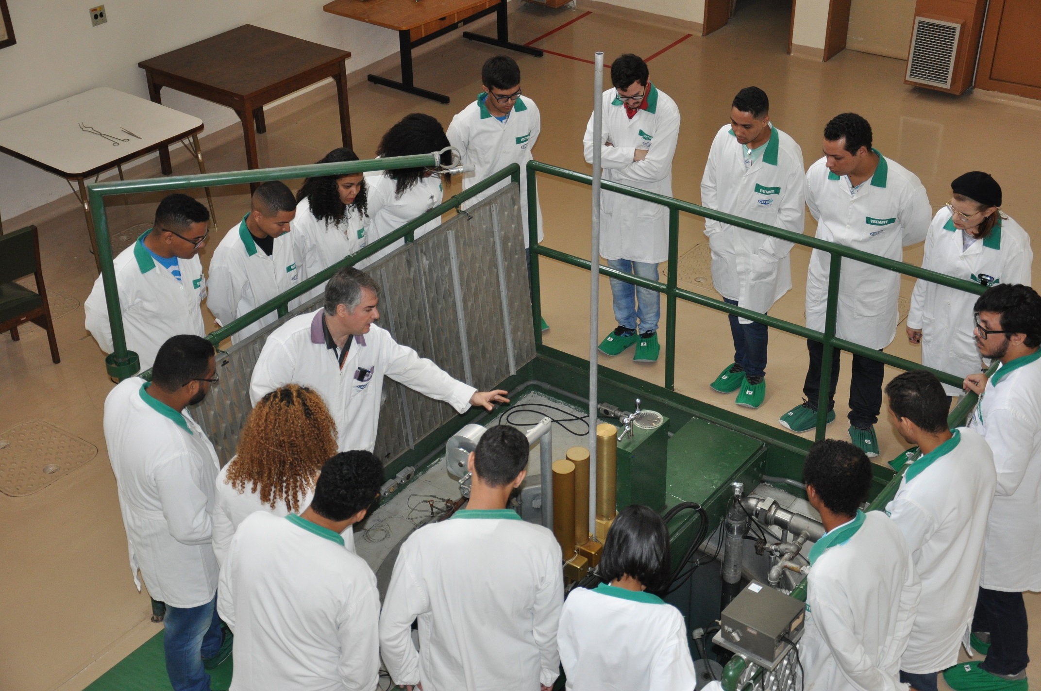 Grupo de universitários realiza visita ao Reator Nuclear TRIGA IPR-R1 (Foto: Antônio P. Santiago/CDTN)