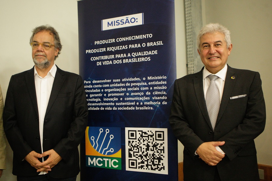 Ministro Marcos Pontes (MCTIC) e Vagner Diniz (Ceweb.br/CGI.br). Foto: Alex de Jesus/O Tempo