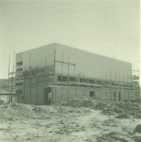 Início da Construção do Edifício do Reator
