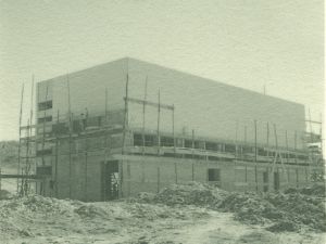 Início da Construção do Edifício do Reator